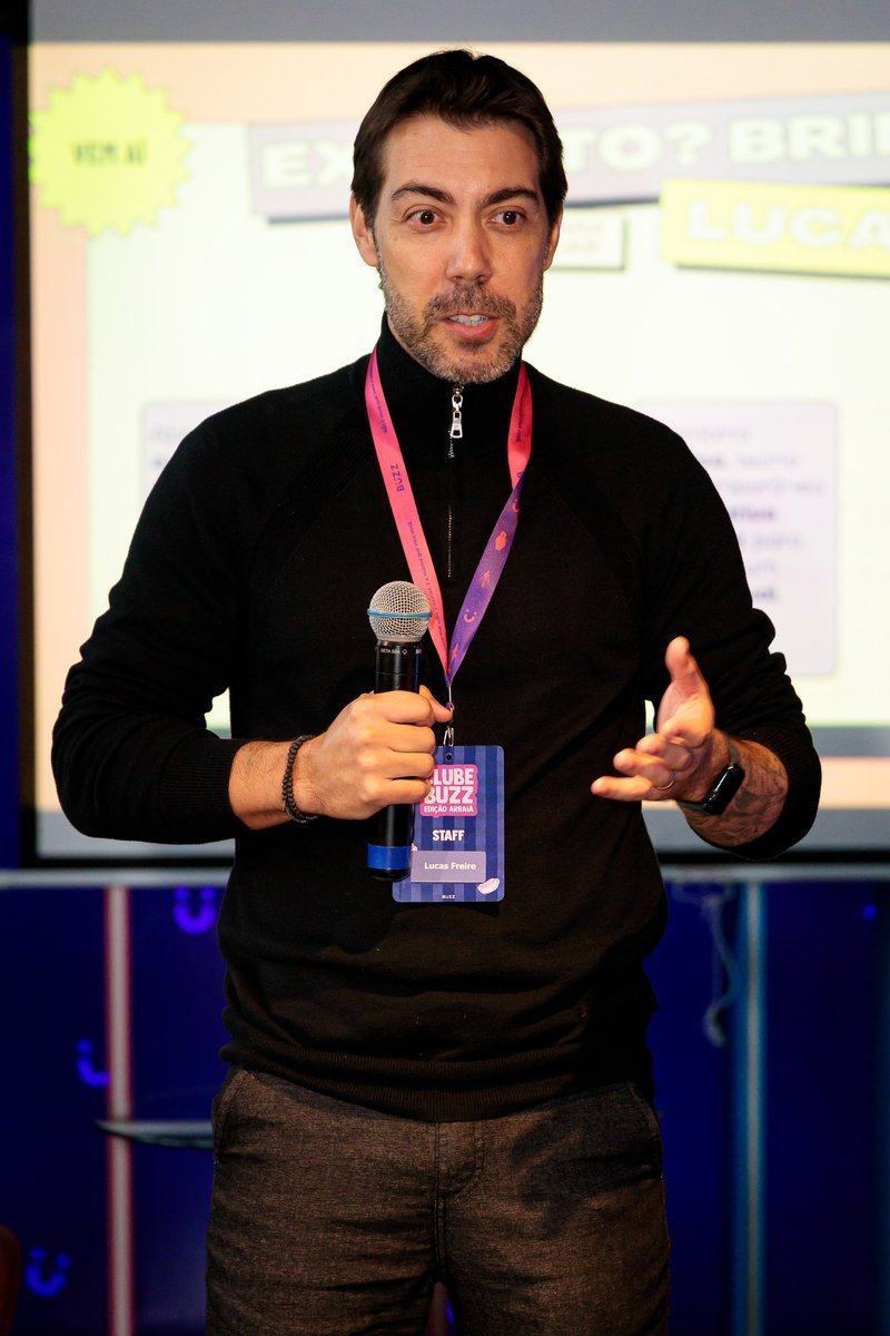 Lucas Freire em palestra, referência brasileira em Ciência do Play